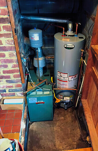 https://plumberoceanreef.com.au/uploads/2025/06/hot-water-189087.jpg