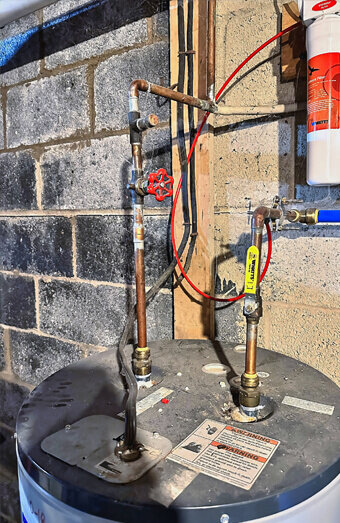 https://plumberoceanreef.com.au/uploads/2025/06/hot-water-876058.jpg